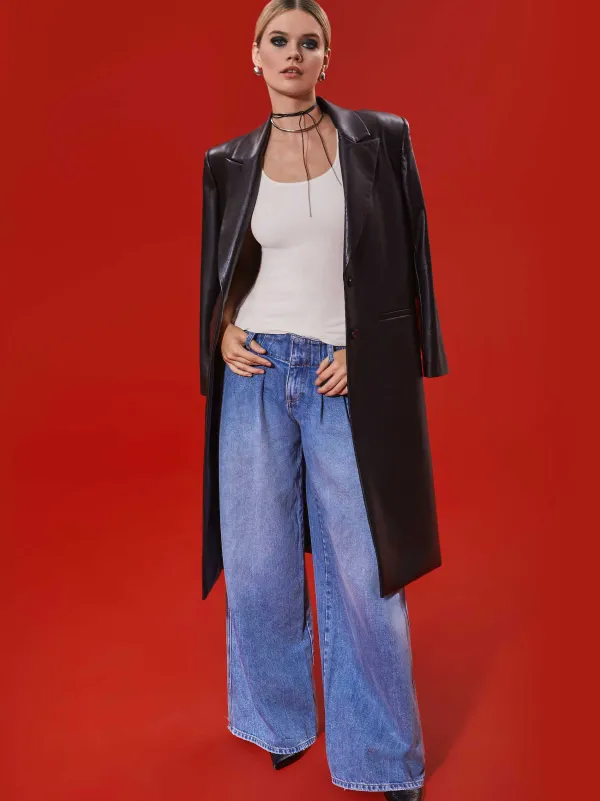 Women Alice and Olivia Anders Low Rise Pleated Jean
