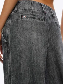 Women Alice and Olivia Anders Low Rise Pleated Jean