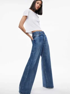 Women Alice and Olivia Cindy Classic Cropped Tee