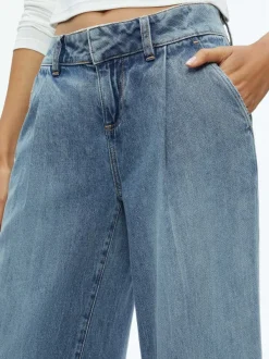 Women Alice and Olivia Eric Low Rise Jean